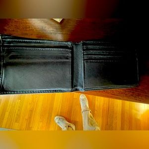 men’s black leather wallet